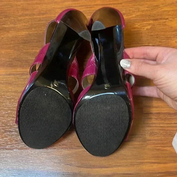 Michael Kors Magenta Heels / Pumps 7 1/2 - Picture 3 of 4